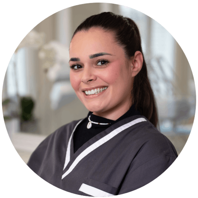 Manon assistante dentaire