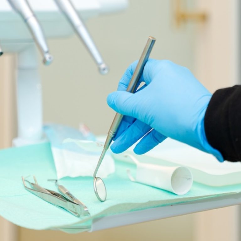 Matériel dentiste pour pose de bridgz